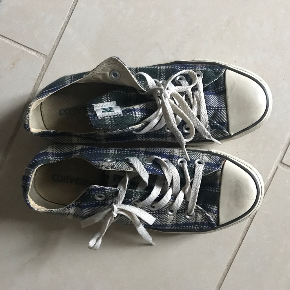 Converse low tops. Plaid. Size M6/W8.